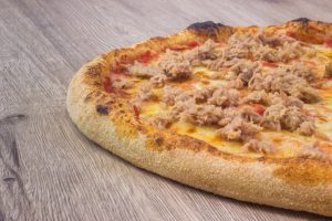 la pizza thon disponible à livrer ou à emporter su nice cimiez et alentours ingrédients Tomate, Mozzarella, Thon